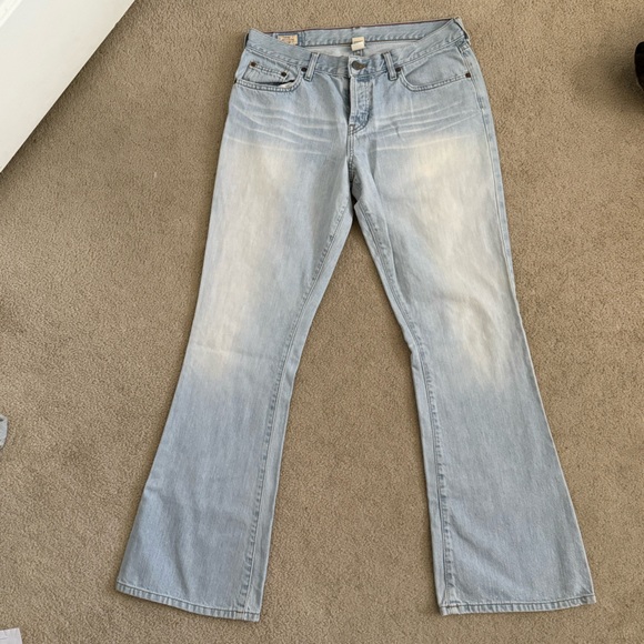 Vintage Y2K Abercrombie & Fitch Women’s Flare Jeans in Light Wash - Picture 4 of 8